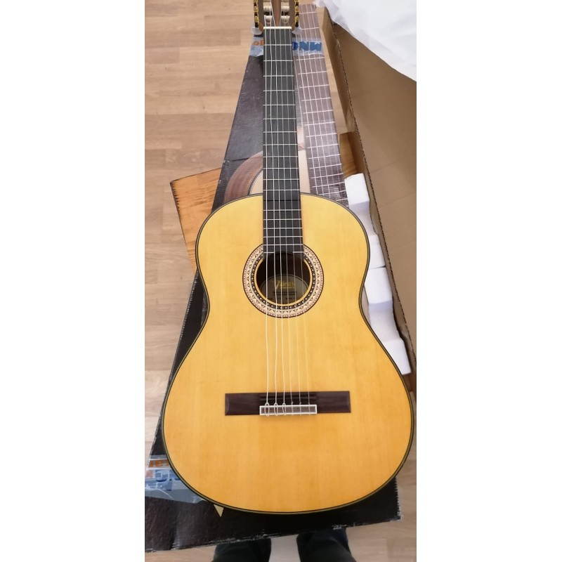 Valencia VC404 Klasik Gitar  (Ufak hasarlı)